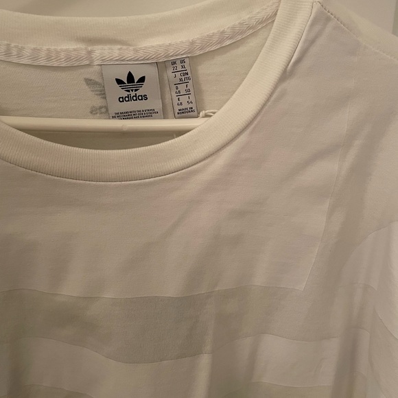 White cropped adidas shirt size XL - Picture 5 of 10